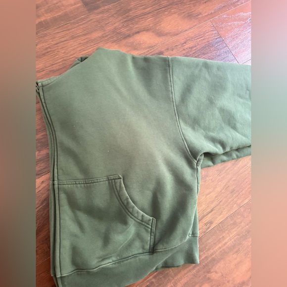 Aritzia Zip Up - Picture 2 of 3